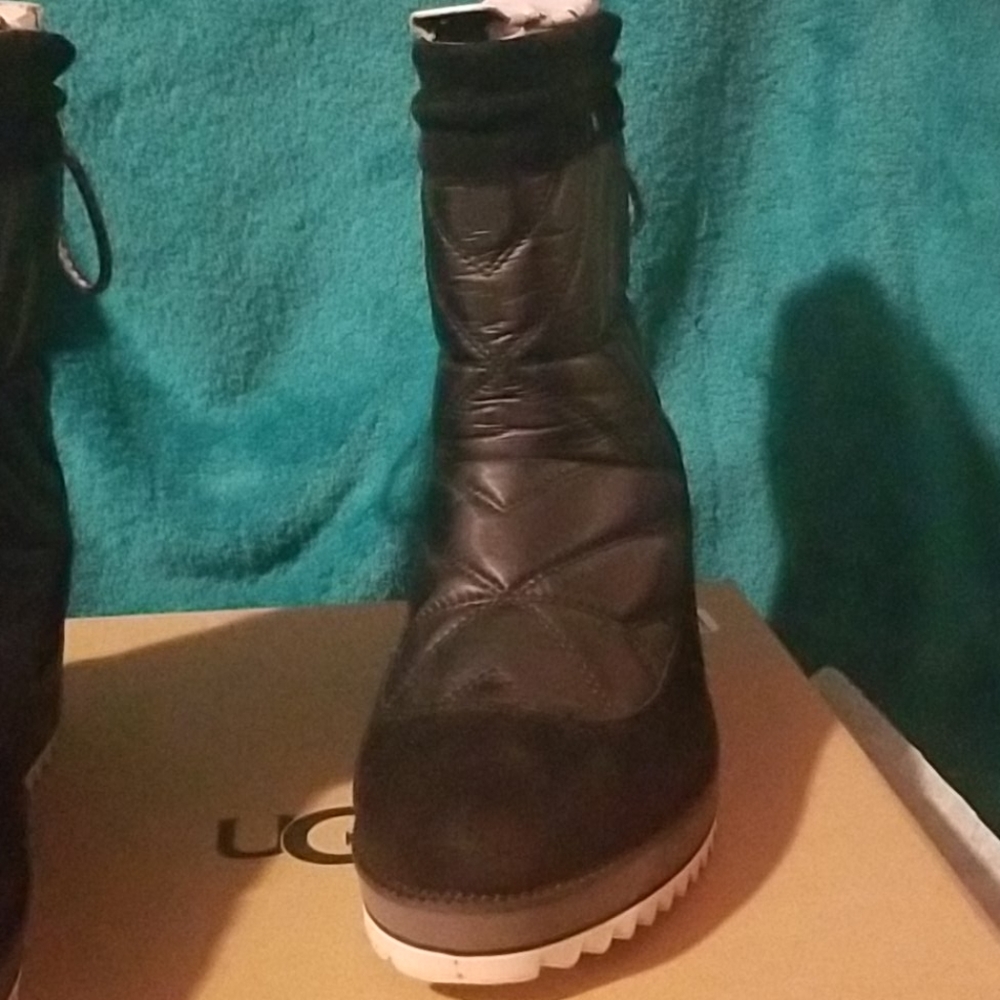 Boots - Picture 3 of 7
